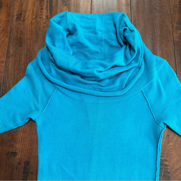 Express Short Sleeve Cowl Neck Teal Sweater Size XS - Picture 3 of 4